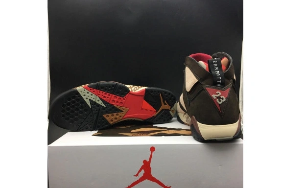 Shimmer Patta 7 Retro  Jordan AT3375-200 AT3375-200 0325